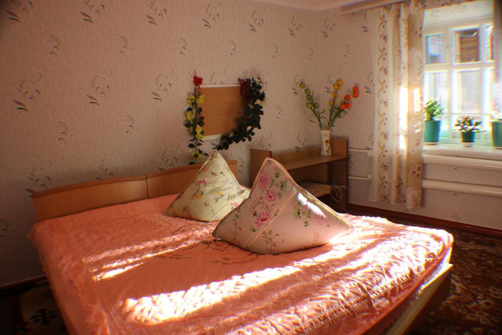 Hostel Ilbirs Karakol Buitenkant foto